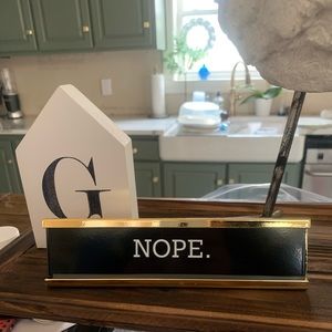 3/$15 😜❤️Reversible Desk Sign❤️😜